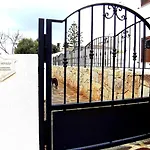 P I G O 's House *