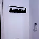 P I G O 's House